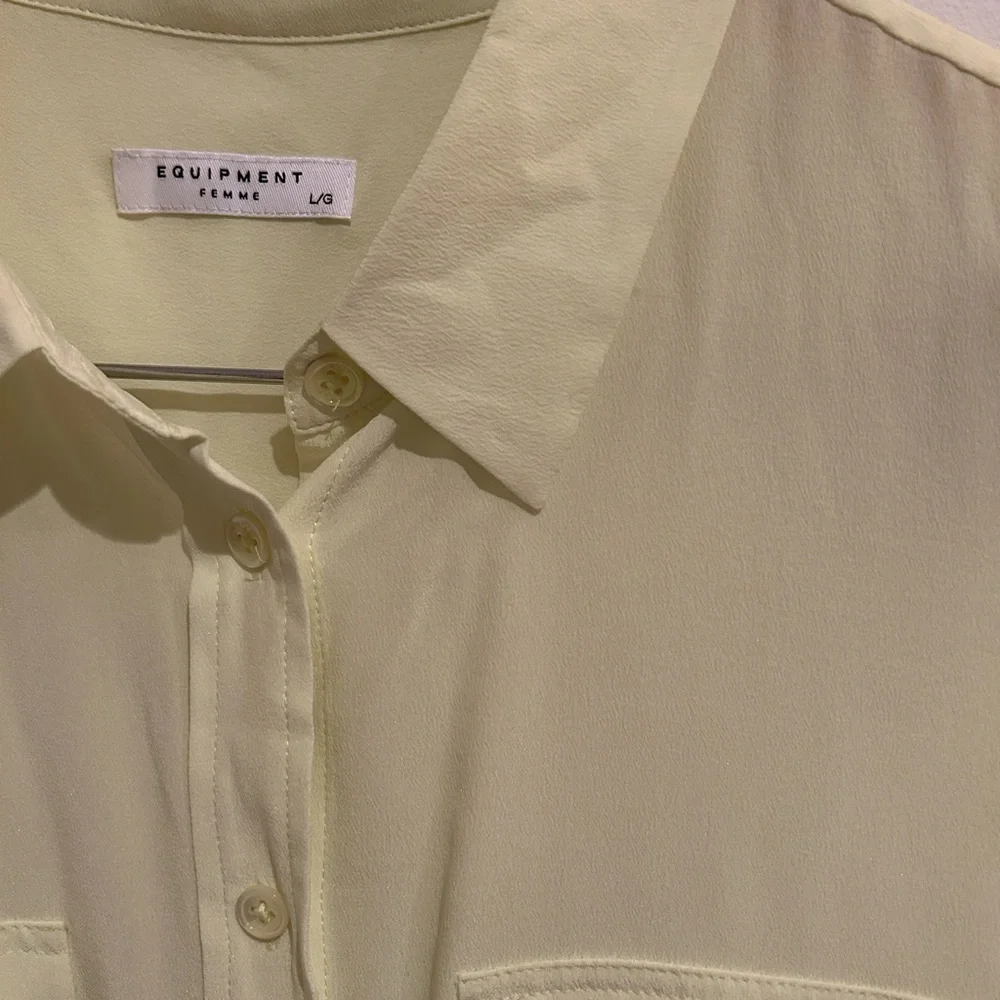 Equipment Light Yellow Slim Signature Sleeveless Shirt - Picture 4 of 7